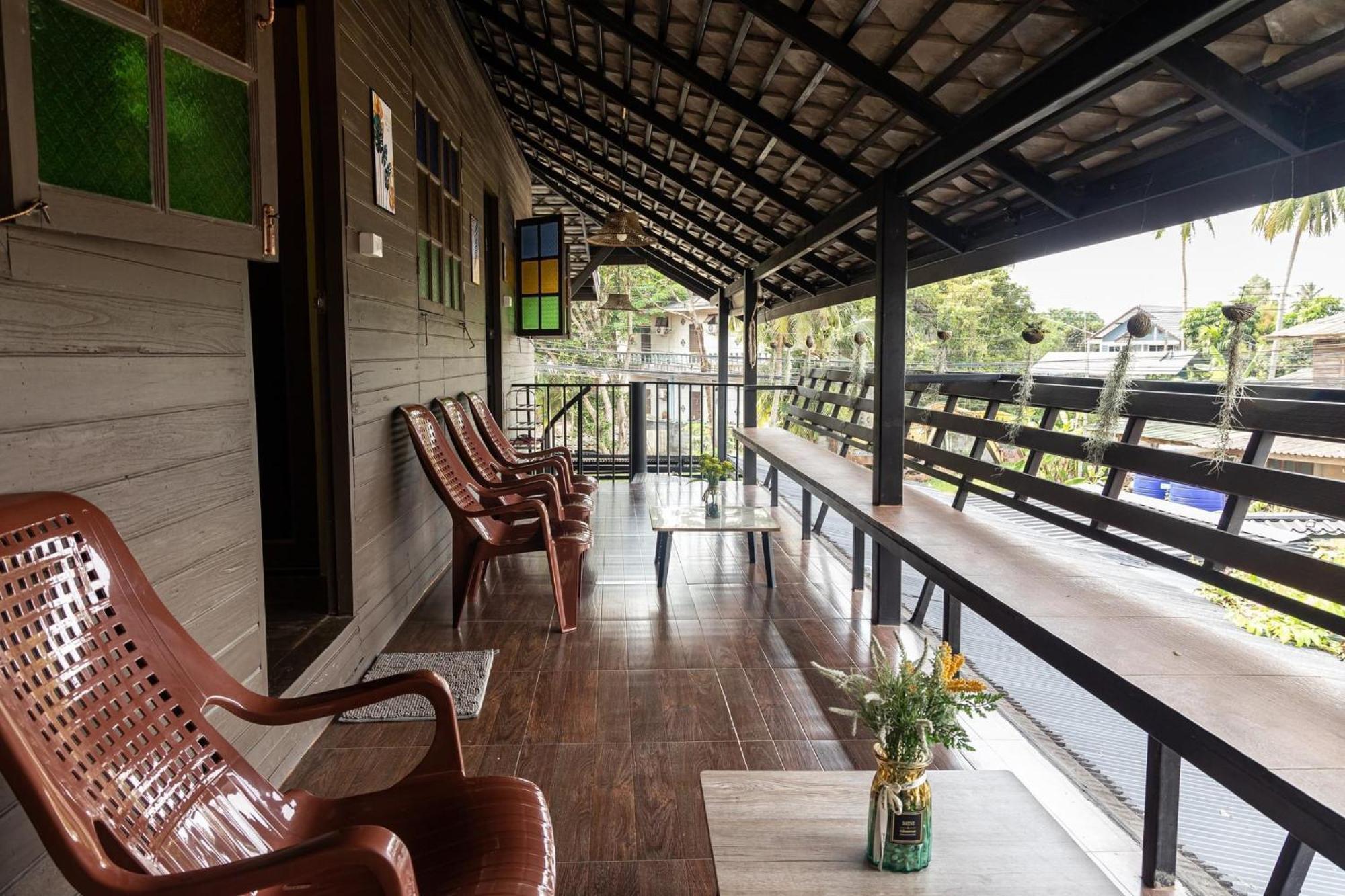 Хостел Blockhouse Samui Маенам Экстерьер фото